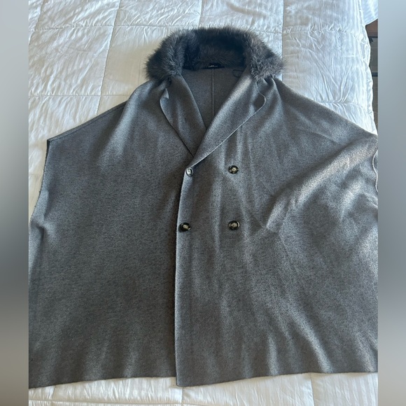 Zara Knit cape gray with faux fur collar size Medium - Picture 1 of 7